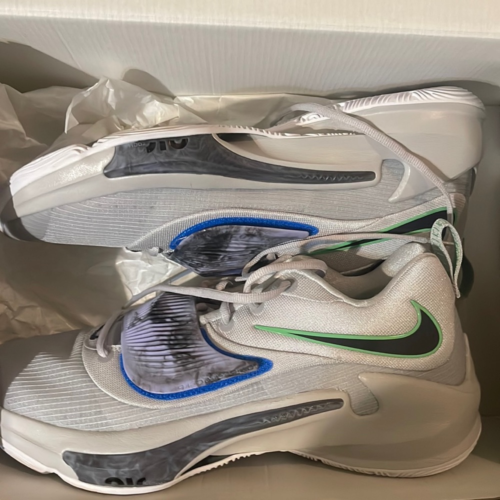 Never worn in Giannis’s pefect for athletes